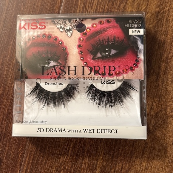 NEW in BOX 7 Sets of Assorted Bold Dramatic Fake Lashes - Picture 4 of 7